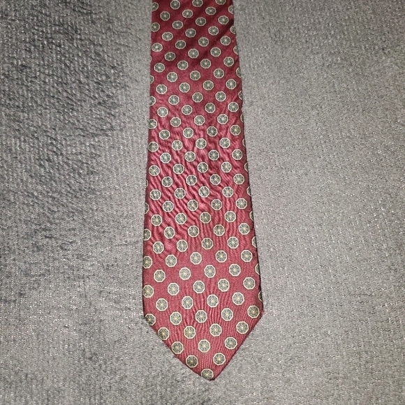 Red Tie with Green Pattern - New - Picture 1 of 6
